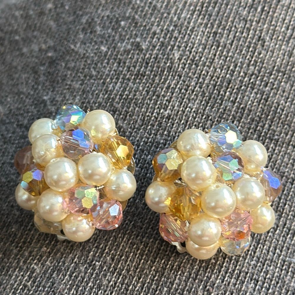 Vintage 60s faux pearl & multi colored faceted‎ bead round clip on earrings